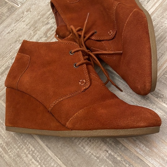 Toms suede desert wedge shoes booties 7.5 - Picture 3 of 9
